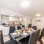 M - Martin & Tomas Guesthouse